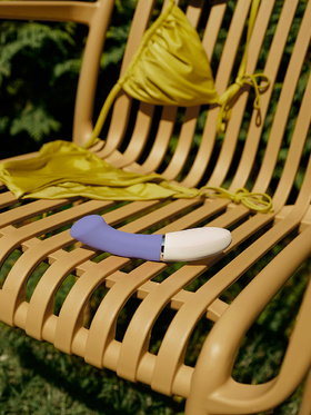 LELO: Gigi 3, App-Controlled G-Spot Vibrator, powder blue